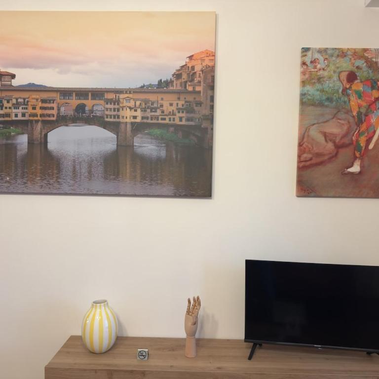 Harmony Home in Florence - Two-Bedroom Apartment with Balcony - 20