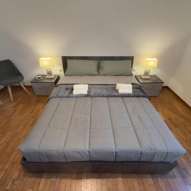 Harmony Home in Florence - Two-Bedroom Apartment with Balcony - 14