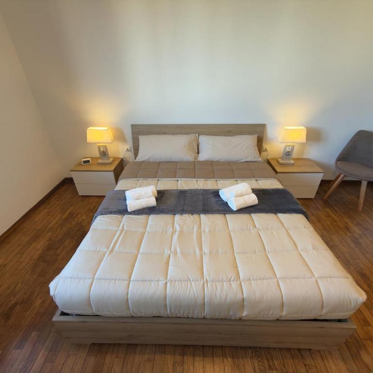 Harmony Home in Florence - Two-Bedroom Apartment with Balcony - 10