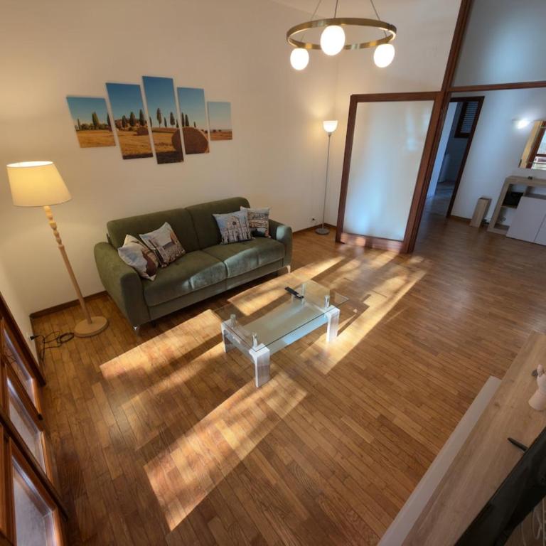 Harmony Home in Florence - Two-Bedroom Apartment with Balcony - 4