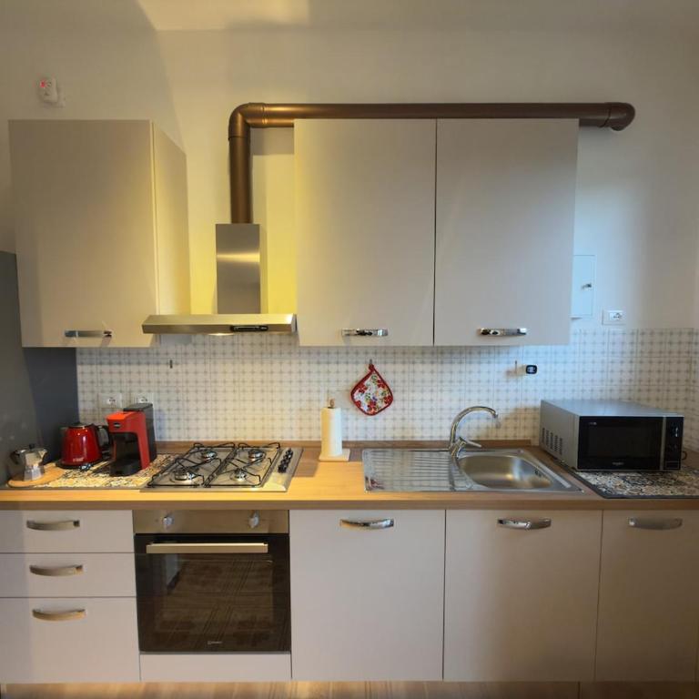 Harmony Home in Florence - Two-Bedroom Apartment with Balcony - 15