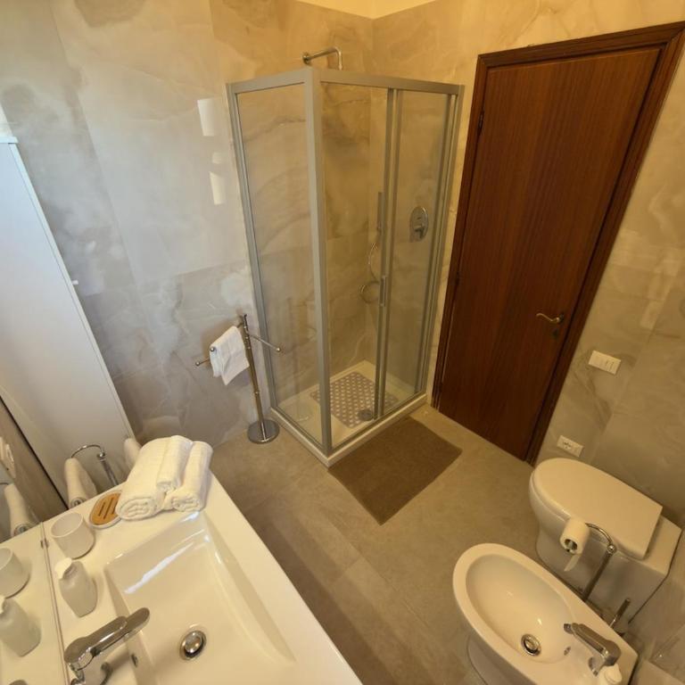 Harmony Home in Florence - Two-Bedroom Apartment with Balcony - 6