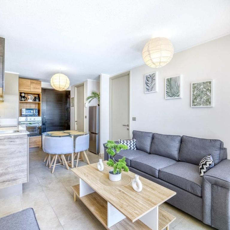 Live Ñuñoa with Pool & Wifi in Metro Irarrázaval - Two-Bedroom Apartment - 8
