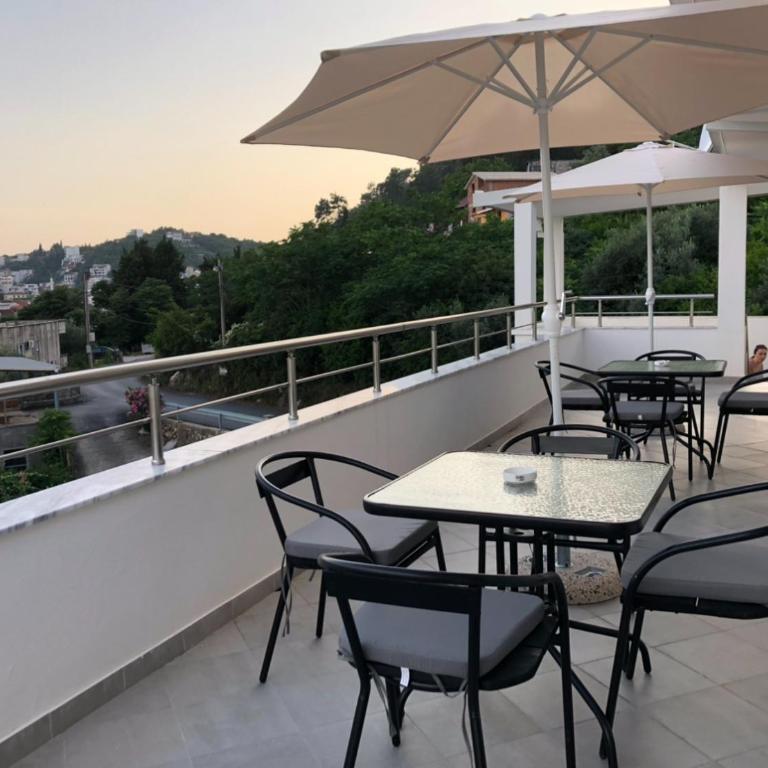 Apart Sara - Apartman sa 2 Spavaće Sobe, Terasom i Pogledom na More - 1