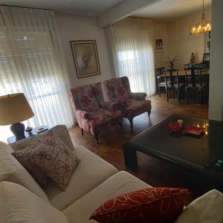 Amplio departamento céntrico con cochera - Apartamento de 3 dormitorios - 4