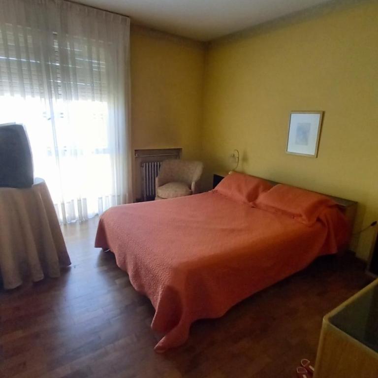 Amplio departamento céntrico con cochera - Apartamento de 3 dormitorios - 13