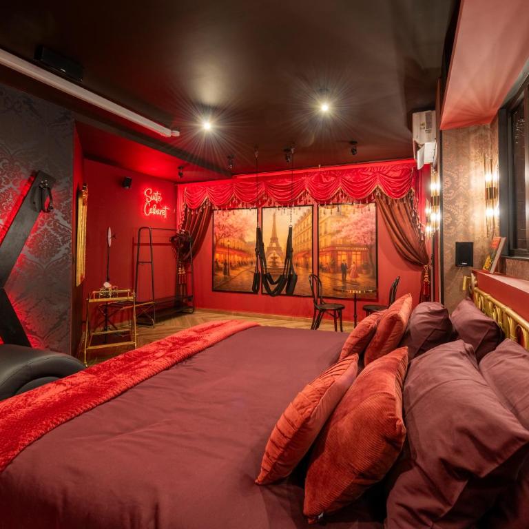 Suite Cabaret - Love room spa & cinéma privatifs - piscine - Appartement 1 Chambre Deluxe - 2