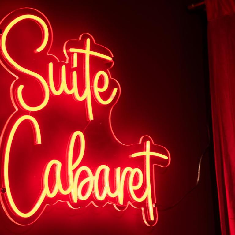 Suite Cabaret - Love room spa & cinéma privatifs - piscine - Appartement 1 Chambre Deluxe - 6