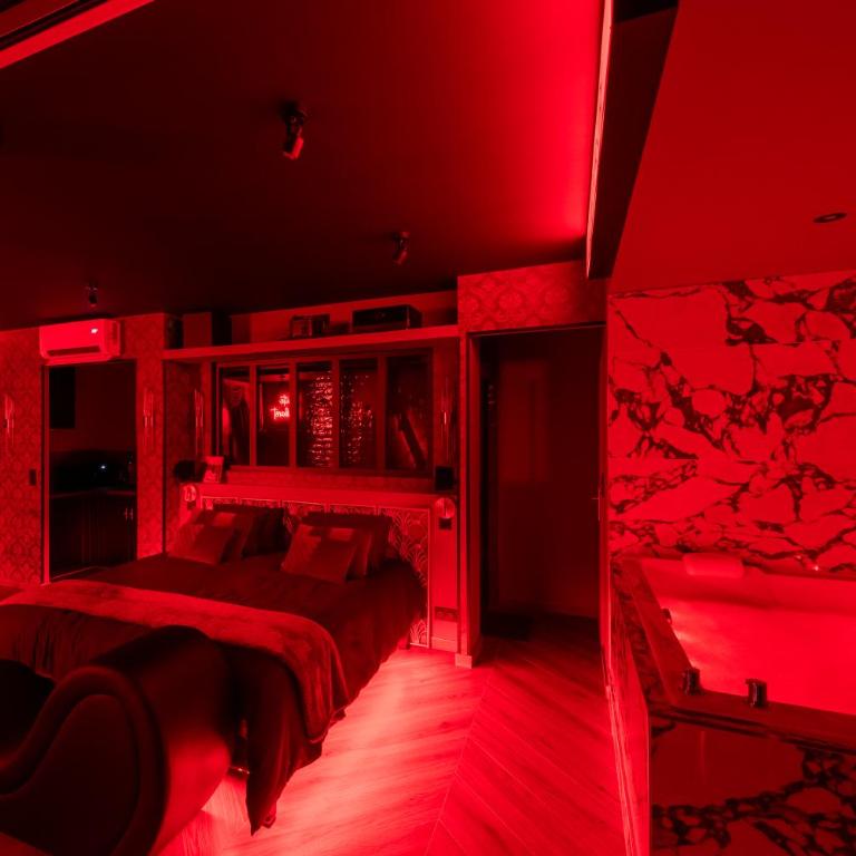 Suite Cabaret - Love room spa & cinéma privatifs - piscine - Appartement 1 Chambre Deluxe - 5