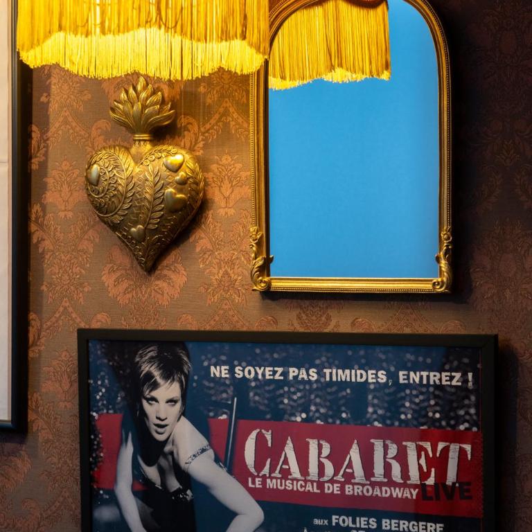 Suite Cabaret - Love room spa & cinéma privatifs - piscine - Appartement 1 Chambre Deluxe - 21