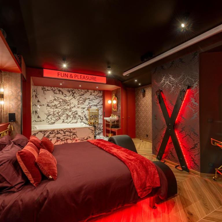 Suite Cabaret - Love room spa & cinéma privatifs - piscine - Appartement 1 Chambre Deluxe - 1