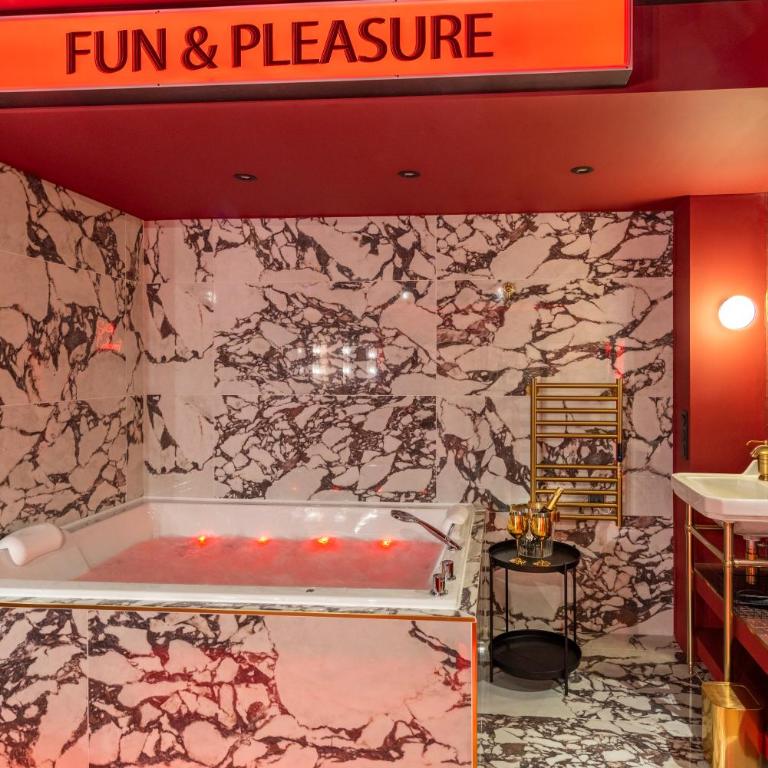 Suite Cabaret - Love room spa & cinéma privatifs - piscine - Appartement 1 Chambre Deluxe - 11