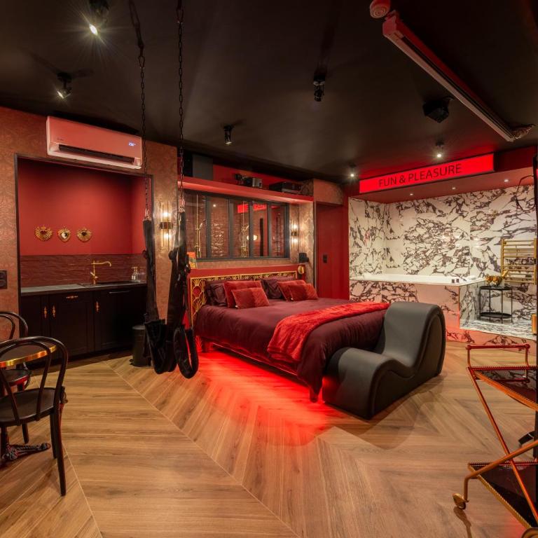 Suite Cabaret - Love room spa & cinéma privatifs - piscine - Appartement 1 Chambre Deluxe - 14