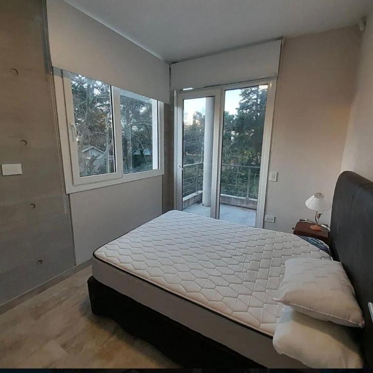 Excelente Casa Moderna en Villa Gesell Zona Norte - Three-Bedroom House - 7