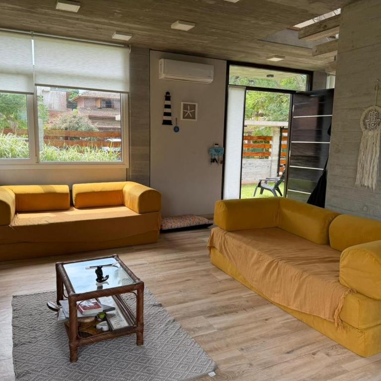 Excelente Casa Moderna en Villa Gesell Zona Norte - Three-Bedroom House - 21