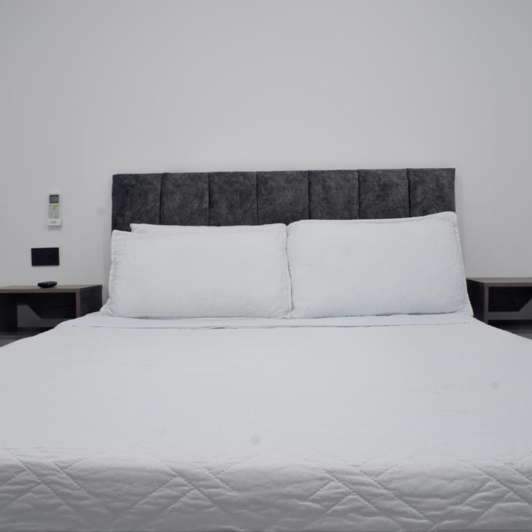 Hotel Casa Camoa - Double Room with Private Bathroom - 5