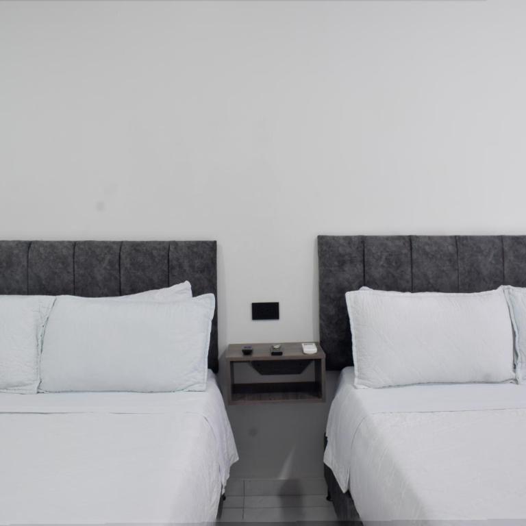 Hotel Casa Camoa - Twin Room with Private Bathroom - 5