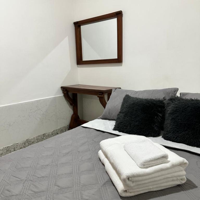 Casa espaciosa cerca al estadio - Two-Bedroom Apartment - 2