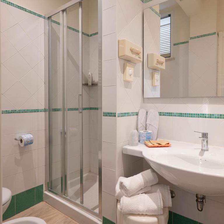Hotel Reggiana - Superior Quadruple Room - 1