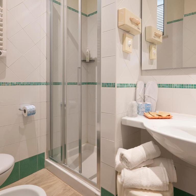 Hotel Reggiana - Superior Quadruple Room - 2