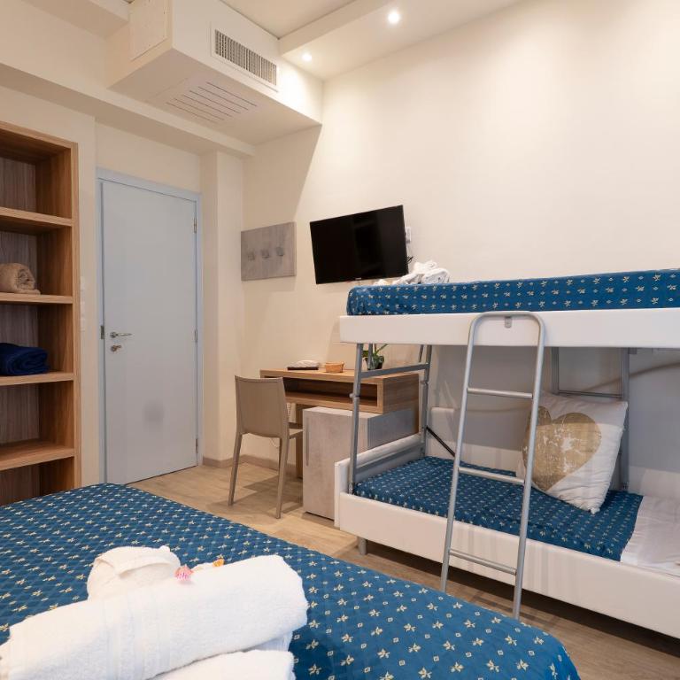 Hotel Reggiana - Superior Quadruple Room - 5