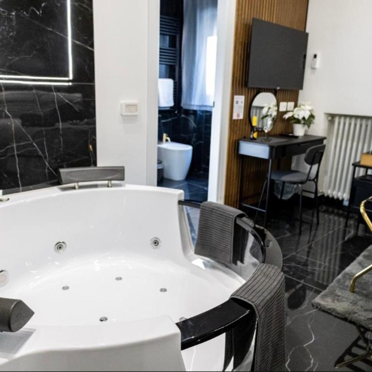 Salandra Suite- Bari Policlinico - Deluxe Room con idromassaggio - 1