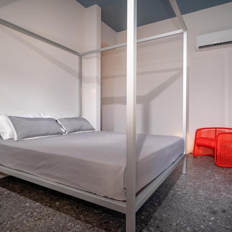 BED 10.5 - DESIGN SUITE - King Room with Balcony - 7