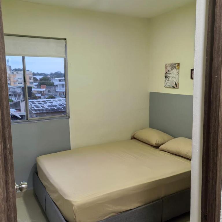 Lujoso apartamento muy cerca a la Playa - Three-Bedroom Apartment - 9