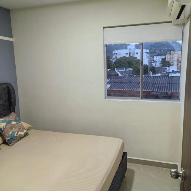 Lujoso apartamento muy cerca a la Playa - Three-Bedroom Apartment - 10