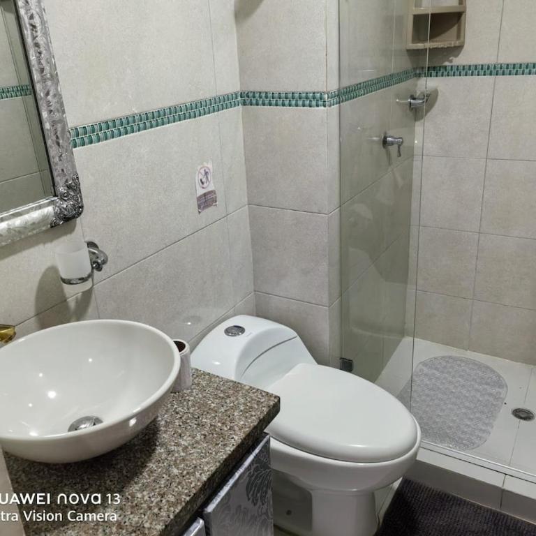 Lujoso apartamento muy cerca a la Playa - Three-Bedroom Apartment - 12
