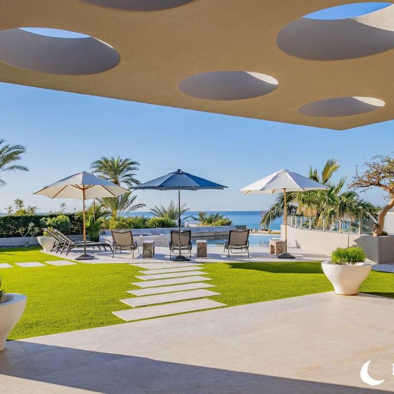 Oceanfront Villa with Pool, Hot Tub & Beach Access - Apartamento - 23
