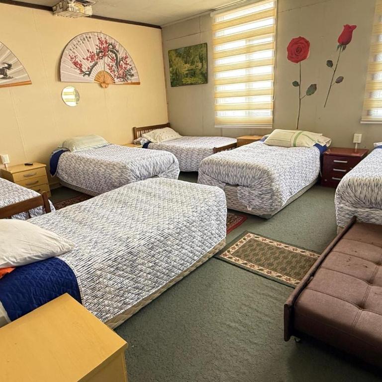 Hostal Torres Del Paine - 6-Bed Mixed Dormitory Room - 1