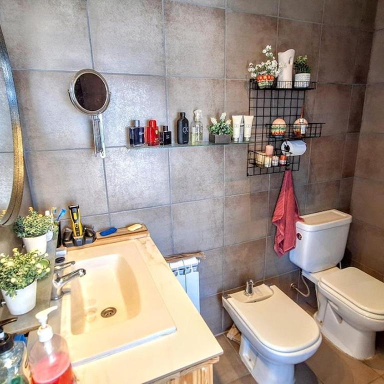 Lakefront, Jacuzzi and Pool - Two-Bedroom House - 20