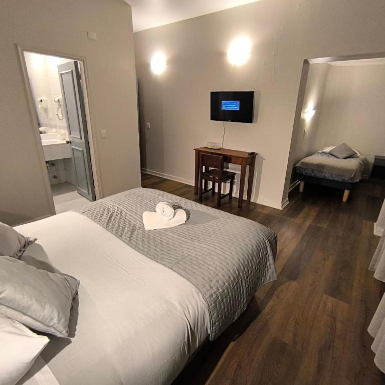 Plaza Central Hotel - Deluxe Twin Room - 1