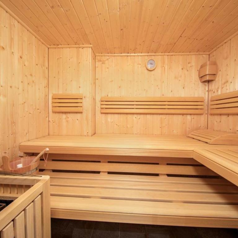 Chalet with Sauna Near Ski Bus - Superior Chalet - 2