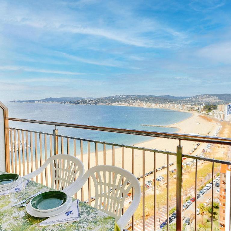Apartamento Frente al Mar en Palamós, Aire Acondicionado, WiFi - ES-360-4 - Apartamento - 1
