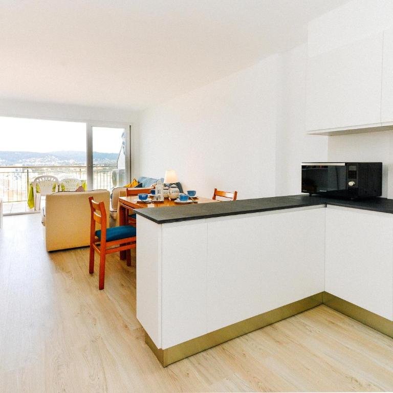 Apartamento Frente al Mar en Palamós, Aire Acondicionado, WiFi - ES-360-4 - Apartamento - 5