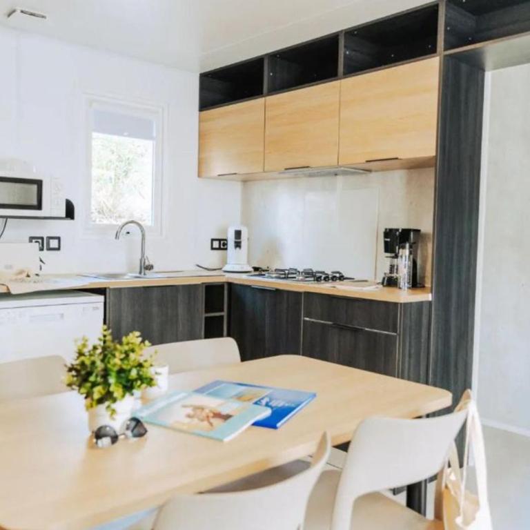 Mobil-home 34m² avec Terrasse - 2 Chambres, Capacité 4 Pers. - API-1-52-1455 - Mobile Home - 6