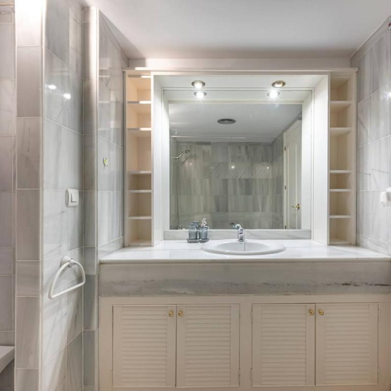 The Scandi-Aries Studio Luxury in Nueva Andalucia - Apartamento con vistas a la piscina - 13