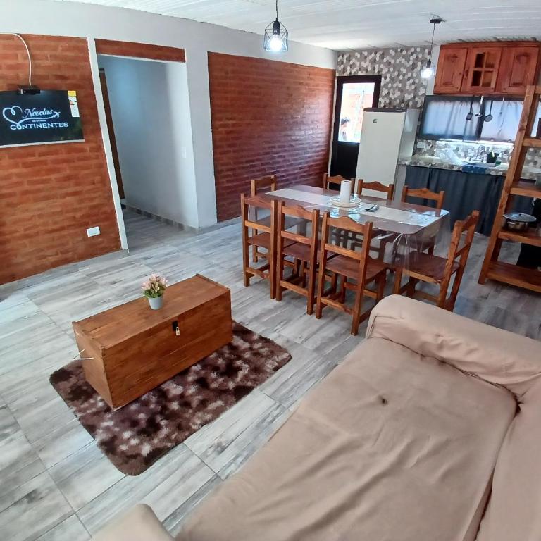 CASA 3 DORMITORIOS MATRIMONIALES y PARQUE - Three-Bedroom House - 11