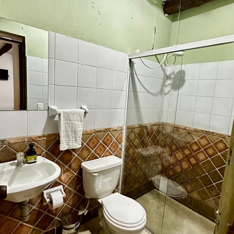 THIS IS COLOMBIA HOSTEL - Habitación Familiar con baño privado - 3