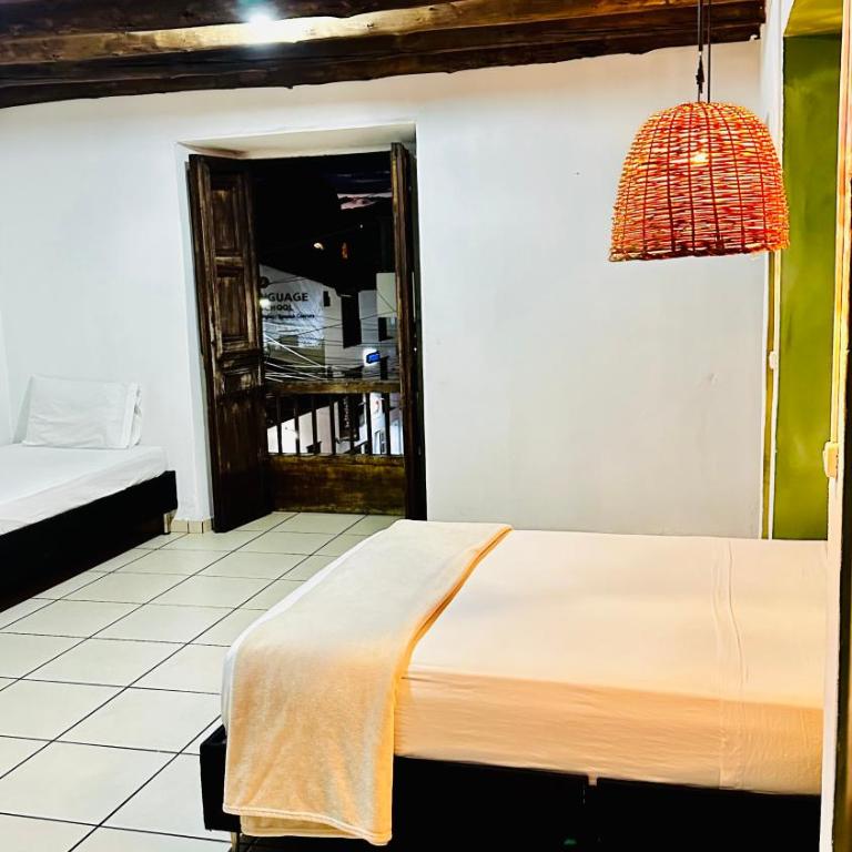 THIS IS COLOMBIA HOSTEL - Habitación Familiar con baño privado - 4