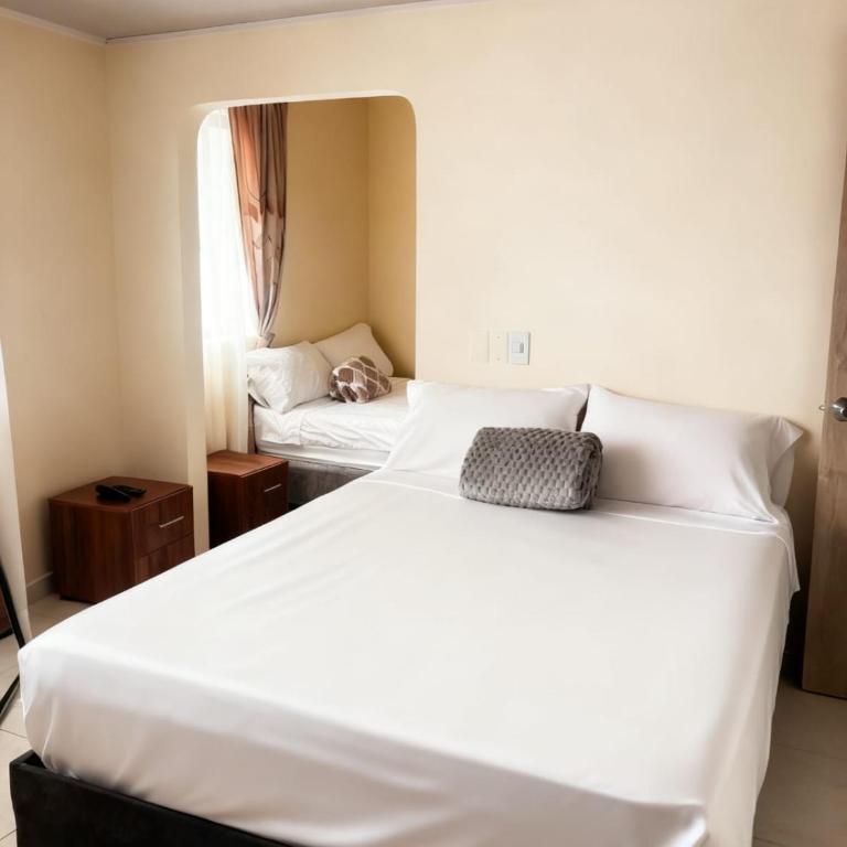 Hotel Plaza de Toros - Twin Room - 1