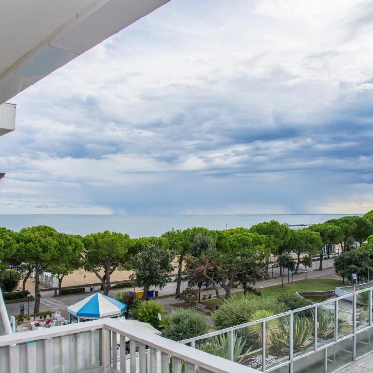 Hotel Miramare - Due Camere Matrimoniali Economy Comunicanti con Terrazza - 5