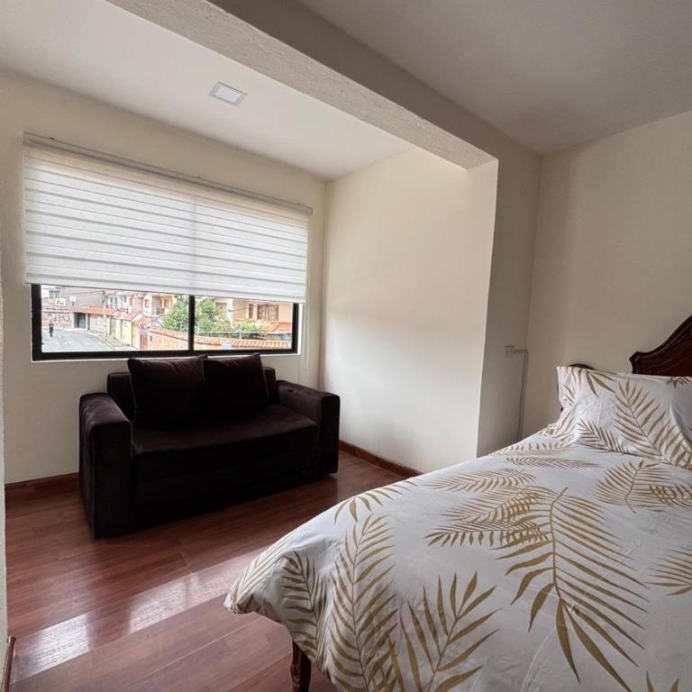 Suits céntricas y seguras - Habitación Doble con baño privado - 11