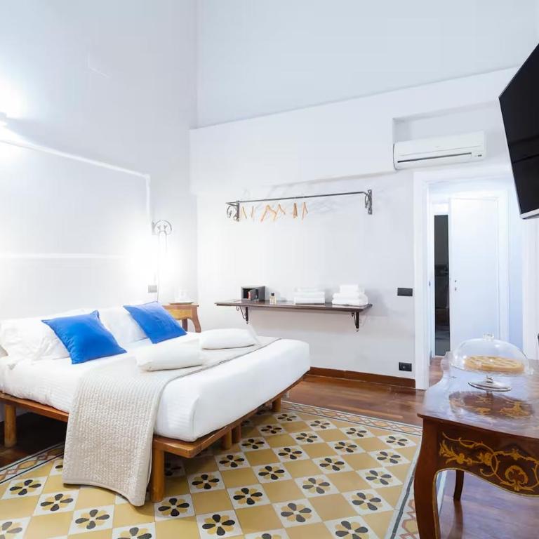 Palazzo Del Duca Piazza Navona Campo dei Fiori Piazza del Fico Guest House - Camera Tripla Comfort - 3