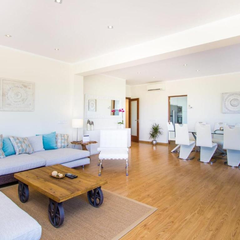 La Tierra - Six-Bedroom Holiday Home - 4