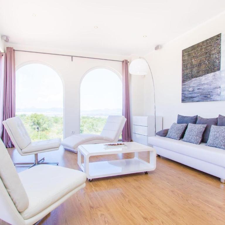 La Tierra - Six-Bedroom Holiday Home - 6