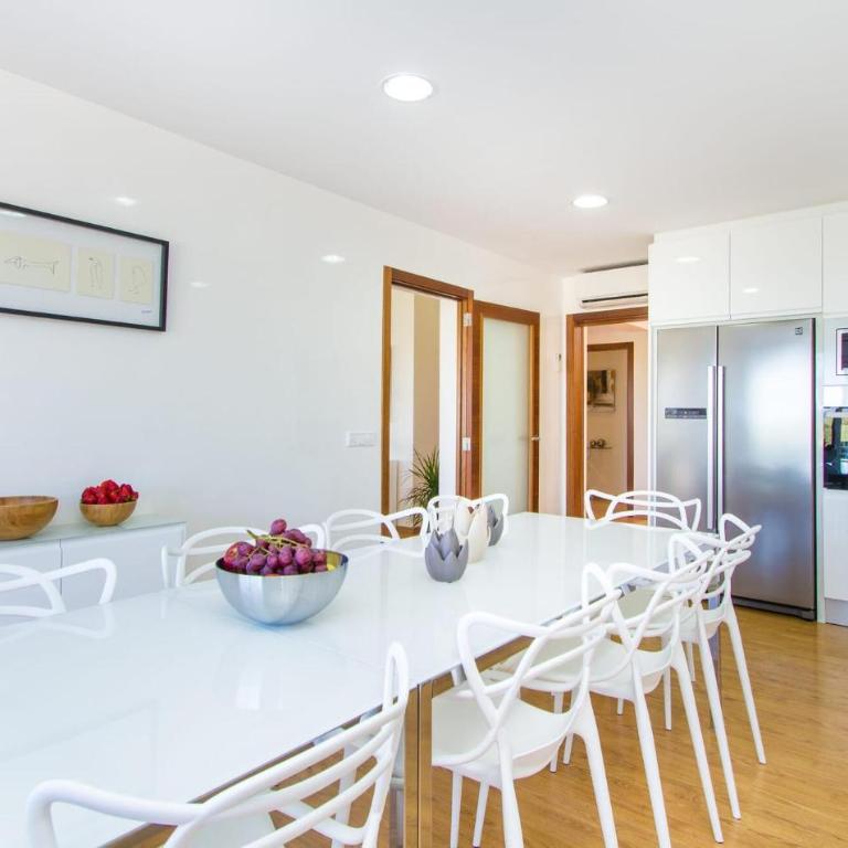 La Tierra - Six-Bedroom Holiday Home - 7