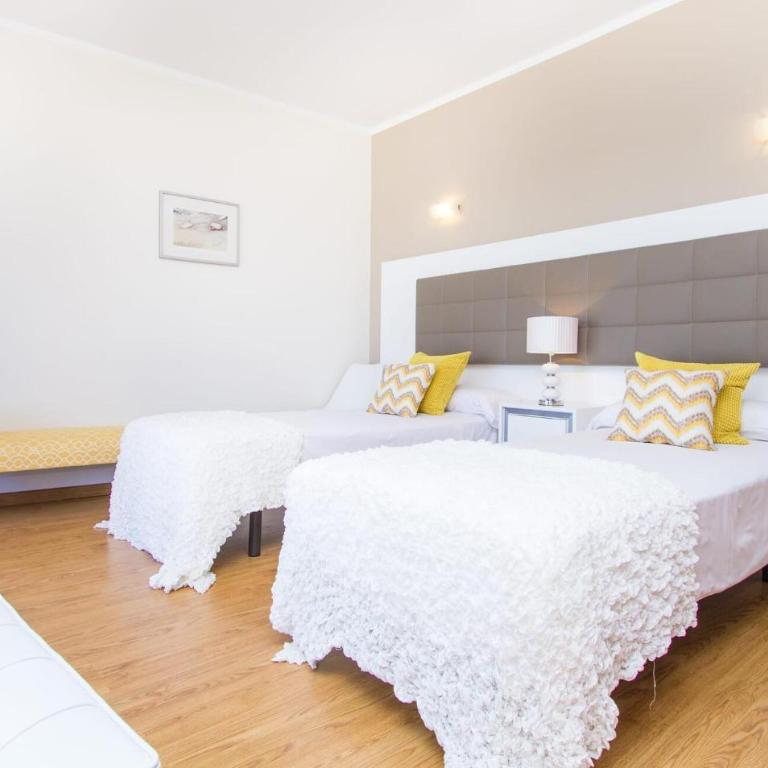 La Tierra - Six-Bedroom Holiday Home - 10
